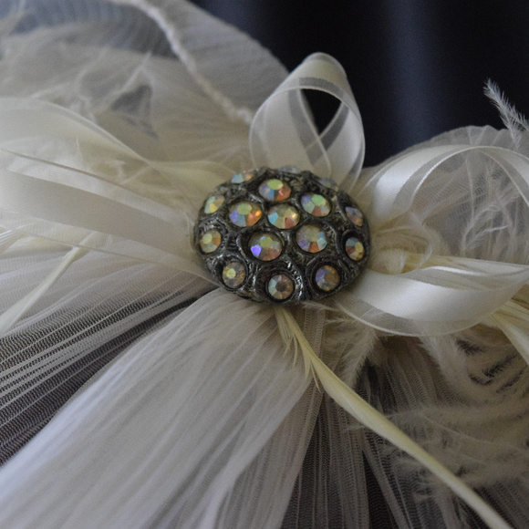 Ivory Statement Fascinator - Picture 5 of 7